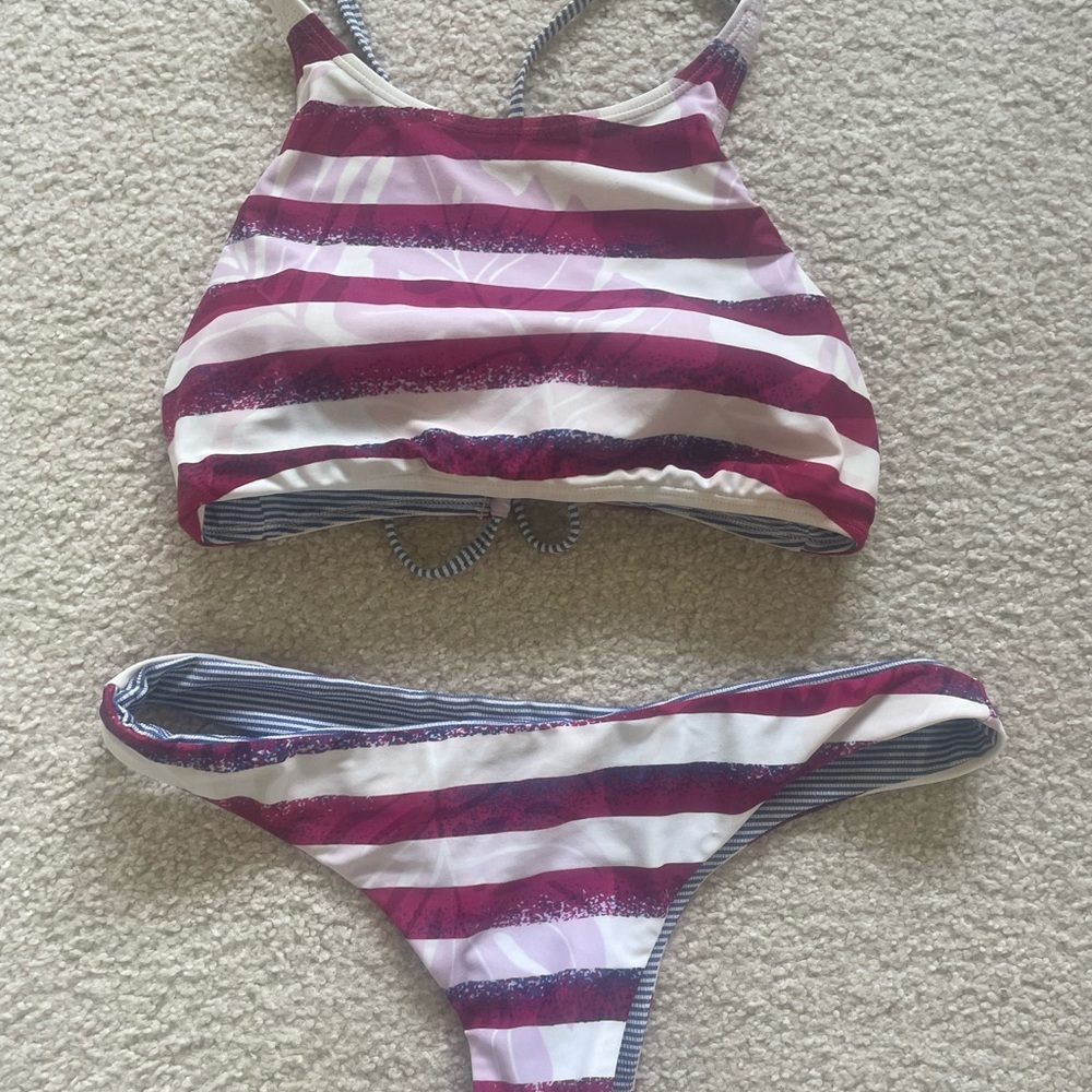 Roxy Women’s reversible Medium 2-piece bikini floral 4th July spirit
